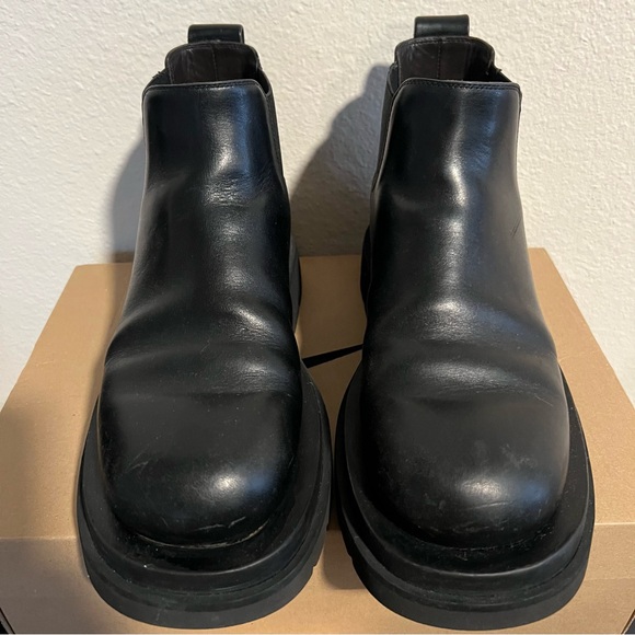 Bottega Veneta Lug Chelsea Ankle Boots – Women’s Size 38 (8) - Picture 7 of 12
